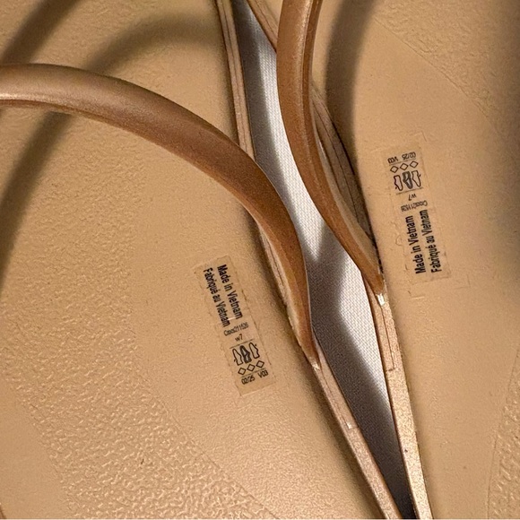 NWT Crocs Miami Toe Loop Women's Sandals - Gold Size 7 - Picture 9 of 10